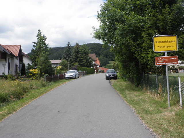 Einfahrt nach Brunnhartshausen