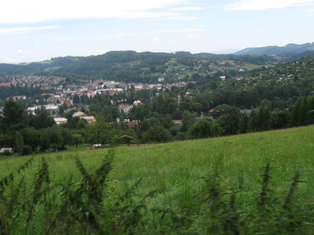 Jizera liegt unter uns am Ende des Steilstücks zum Kozákov.