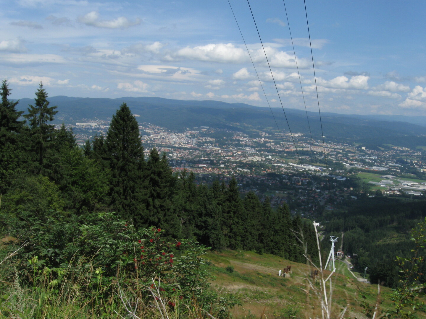 Sehr schöne Tiefblicke hinunter nach Liberec.