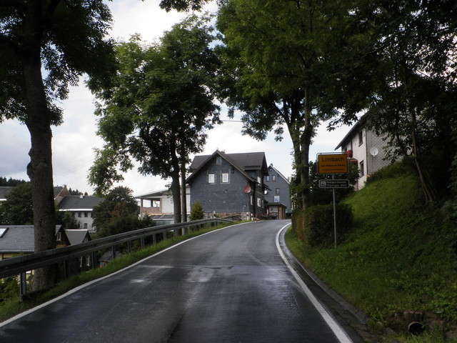 Ziel im Limbach, nur noch ein paar Meter bis zum Hochpunkt, der quer verlaufenden B 281