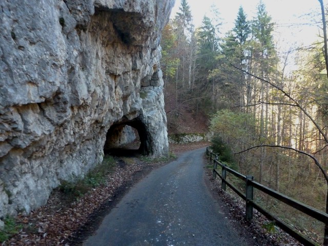 Ein Tunnel wird umfahren