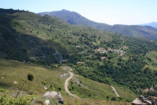 Südauffahrt auf den Col de Birgorno. Blick zurück auf Bigorno.