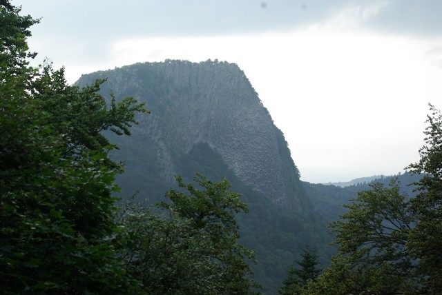 Col de Guéry (N) Basaltnadeln am Roche Tuilière.