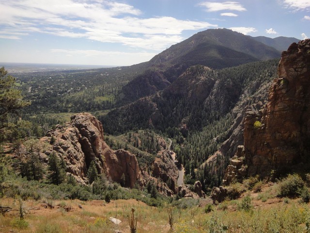 Blick von der Gold Camp Road auf die Auffahrt durch den Canyon.