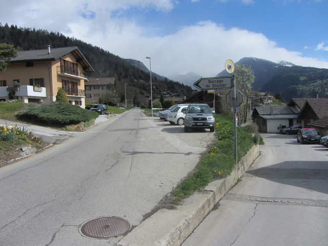 In Fortunau beginnt die eigentliche Strasse zur Barrage du Rawil oder Tseuzier.
