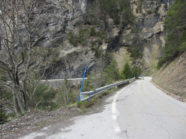 Bei der Brücke beginnt die Steigung nach Les Rousse mit 630 m Höhenmeter auf 7 km Länge.