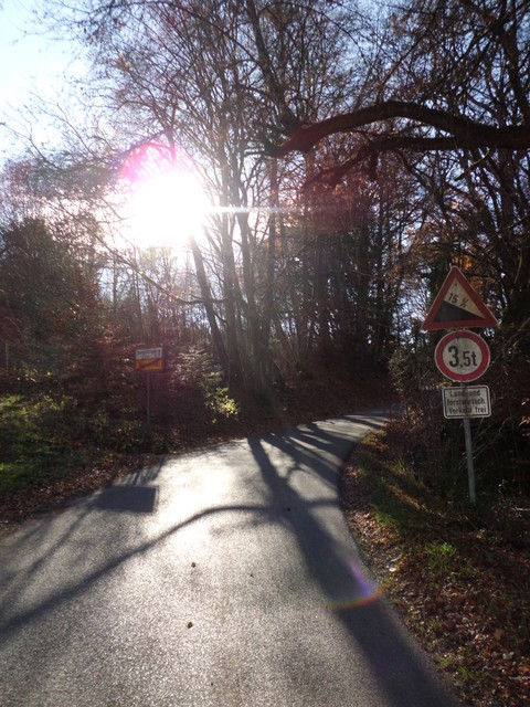 Ein Schild warnt uns ausgangs Algishofen vor der bevorstehenden Rampe