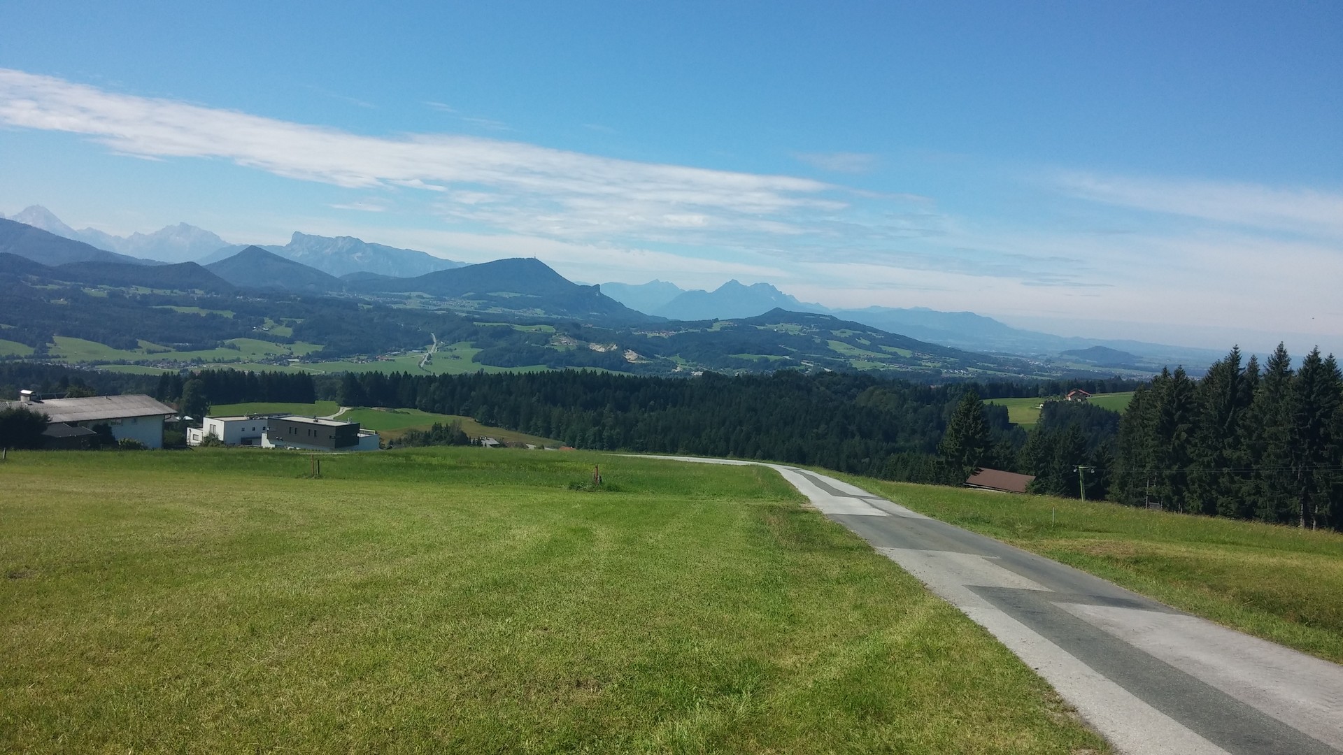 Panorama im mittleren Teil er Anfahrt (Watzmann, Untersberg, Gaisberg, Staufen)