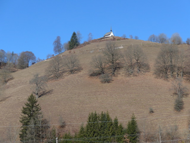 Die Kapelle unterhalb von Pfaffenberg ist ein Blickfang  