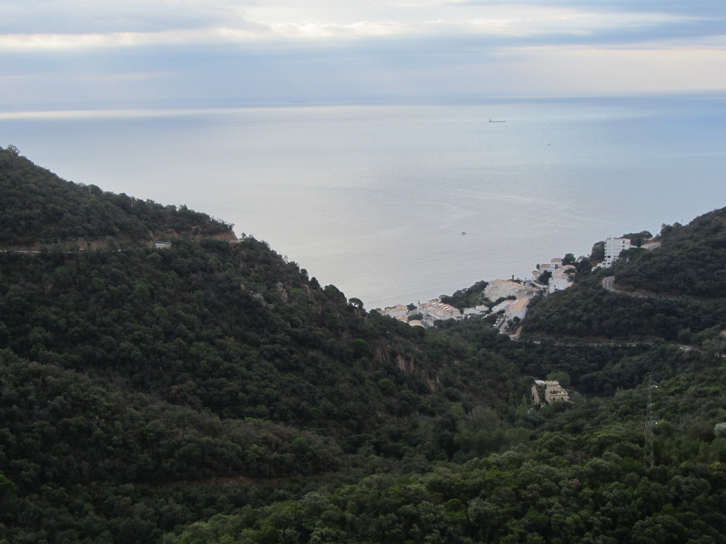Küstenanfahrt: Blick auf die Cala Salionç.