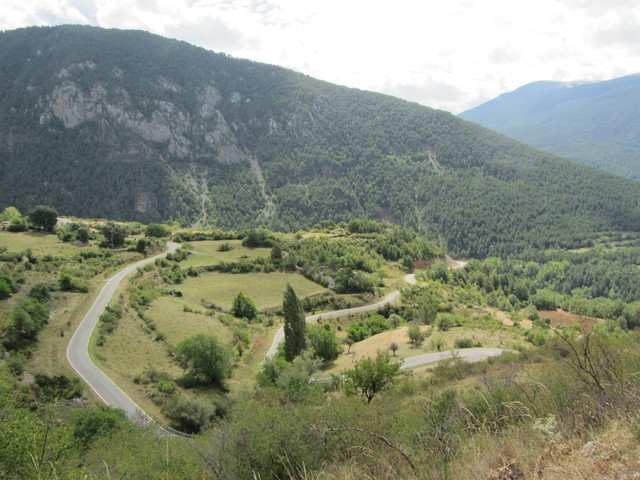 Südanfahrt: Serpentinen unterhalb von Cornellana.