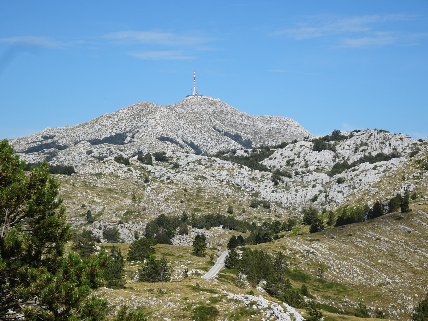 Grandioser Blick zum Gipfel des Sveti Jure.