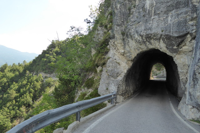 Tunnel 2.
