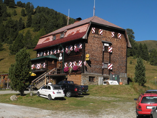 Dr. Josef Mehrl Hütte auf der Salzburger Seite knapp unterhalb der Passhöhe 