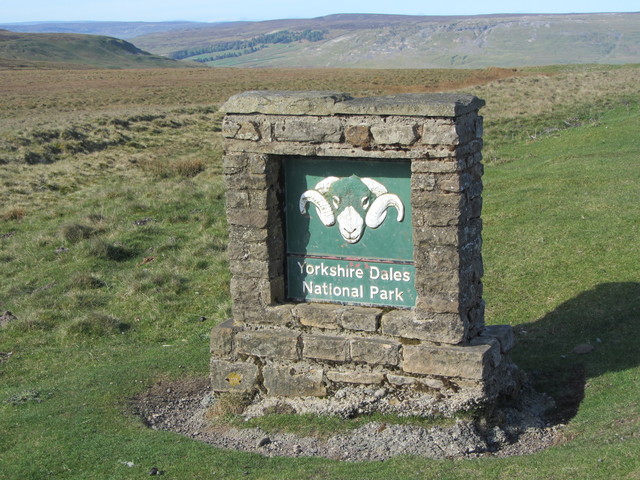 Das Emblem des Nationalparks....eigentlich müßte man den Schafskopf durch ein plattgefahrenes Kaninchen ersetzen, die sind dort viel auffälliger.