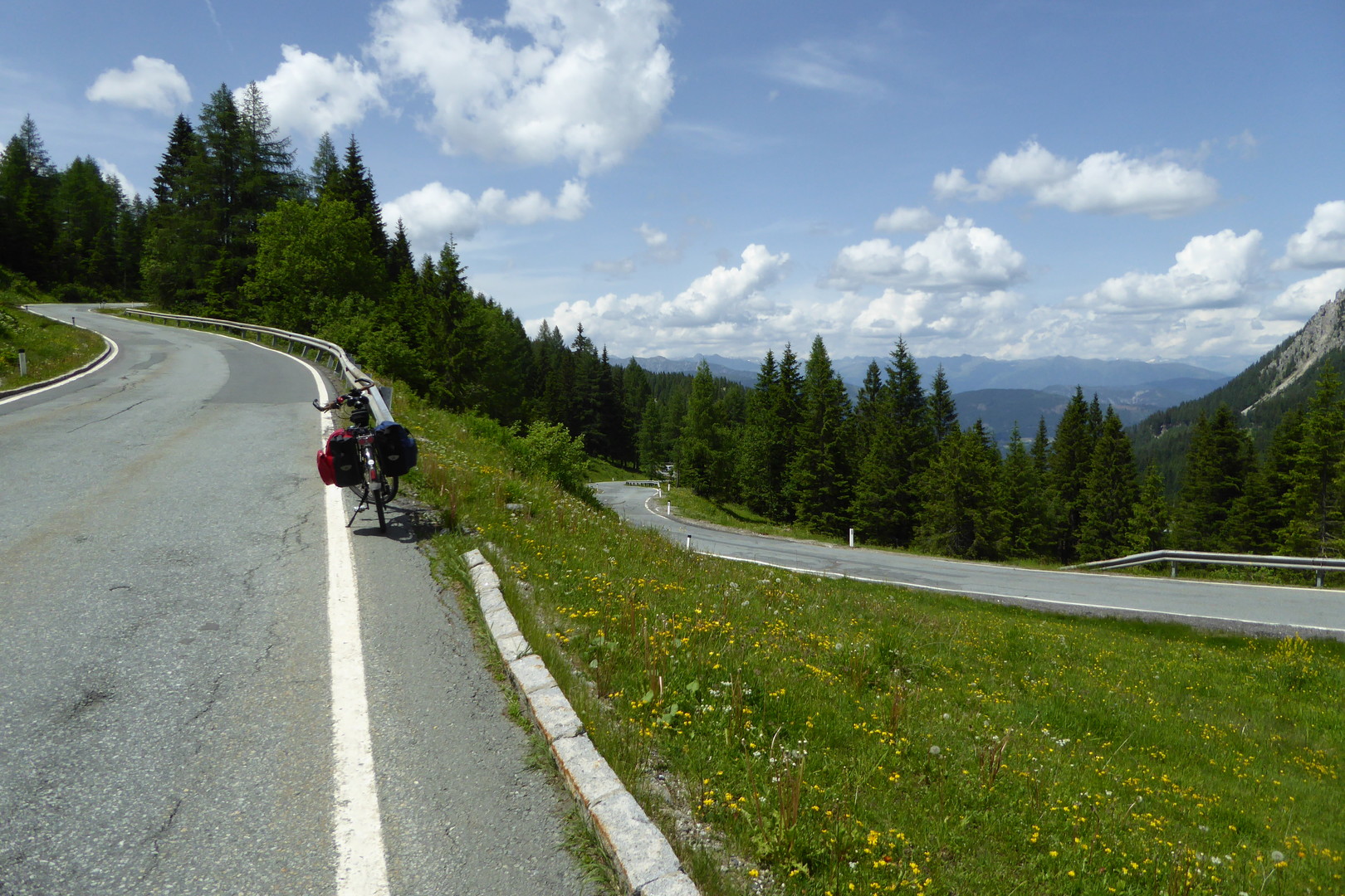 Nassfeldpass, letzte Kurven in Österreich