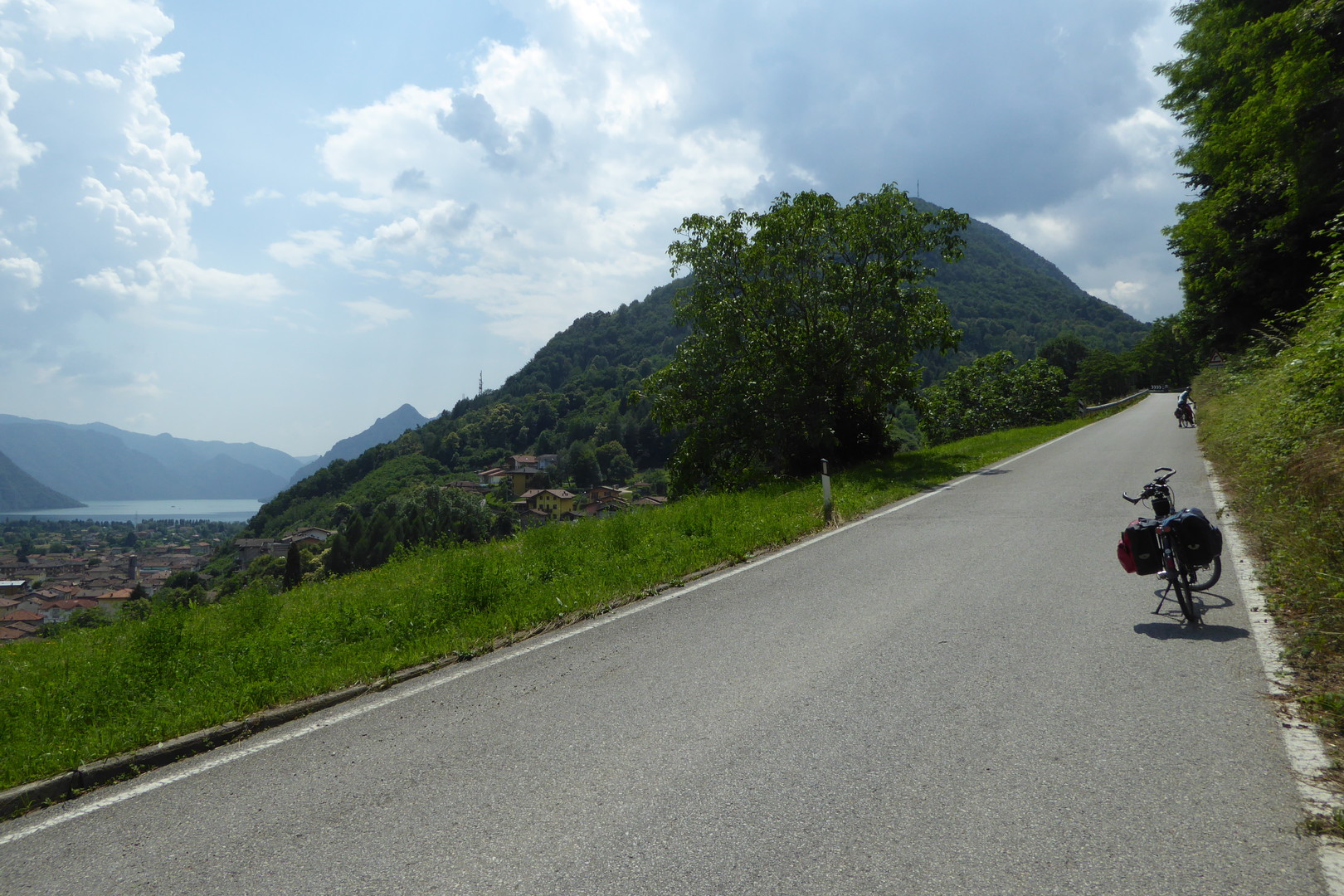 Alternativanfahrt zum Croce Domini über Riccomassimo (sehr steil) mit Blick auf den Lago d'Idro