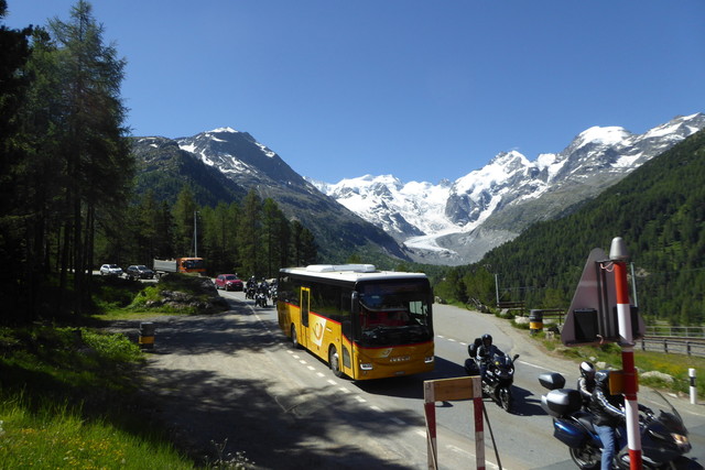 Postauto mit Mortadetsch Gletscher