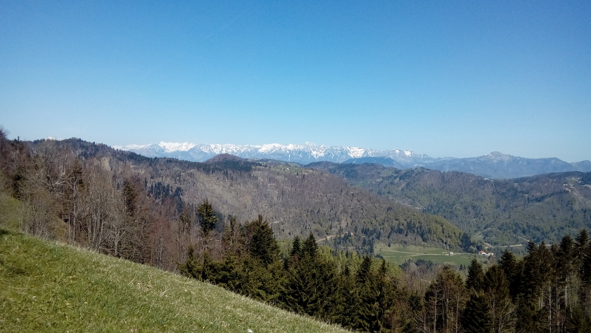 Blick Richtung Alpen von der Antenne aus.