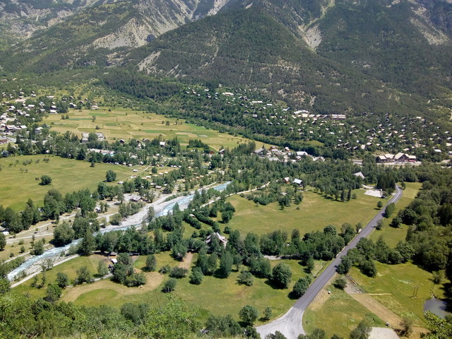 Rückblick ins Vallouise-Tal, unten rechts die Straße zum Anfang der Auffahrt.