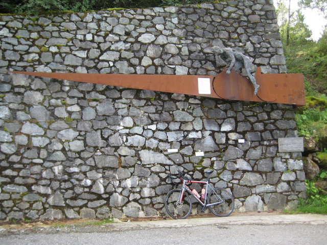 Pantani-Denkmal, Mazzo-Auffahrt Kehre 11