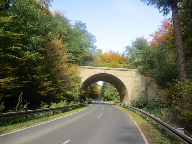 Brücke der alten Eisenbahnlinie nach Hirschhagen