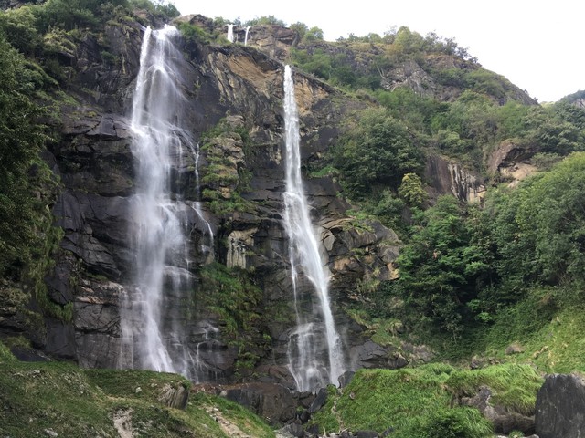 Wasserfälle nahe des vorm Ortseingang Chiavennas gelegenen Campingplatz