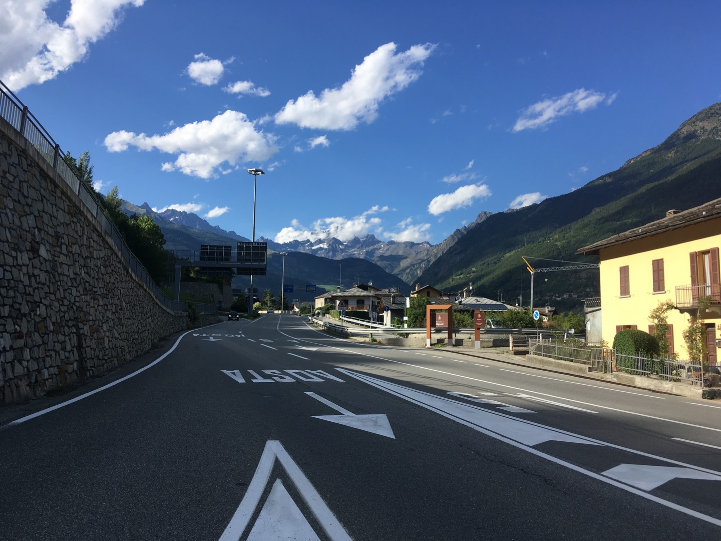 Blick von Aosta zum Grand San Bernado