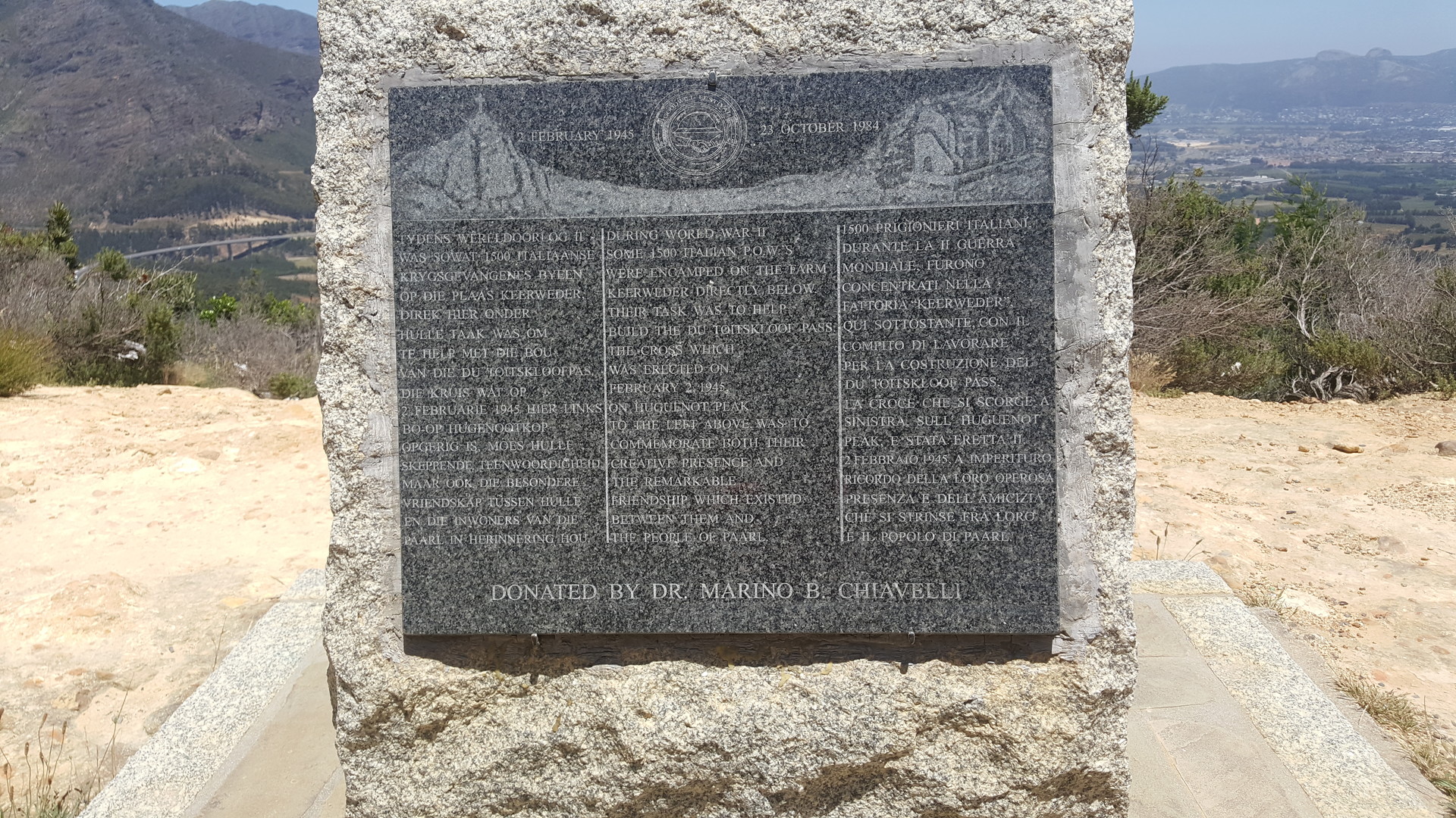 Gedenktafel an die italienischen Kriegsgefangenen, die 1945 den du Toitskloof Pass mitbauen mussten.