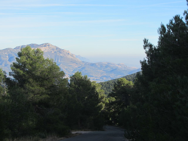 Die Ausläufer der Serra de la Carresqueta.