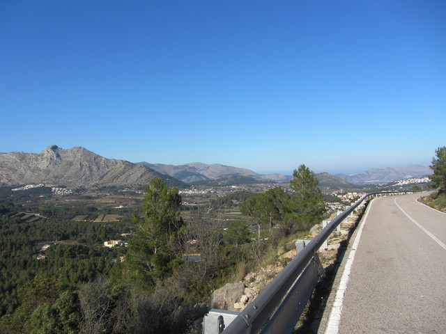 Nord: Blick ins Vall de Pop und die Serra de Cavall Verd / Serra de Penyal dahinter.