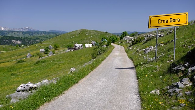 Anfahrt aus der Schlucht des Susica: Der Abstecher zur abgelegenen Ansiedlung Crna Gora ist lohnenswert.