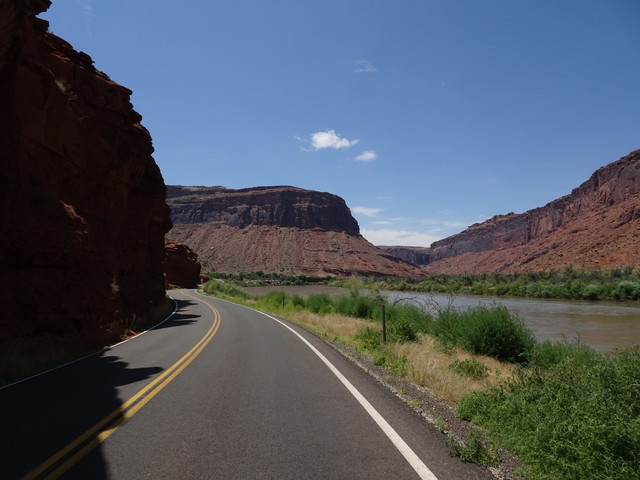 Am Colorador River flussabwärts nach Moab