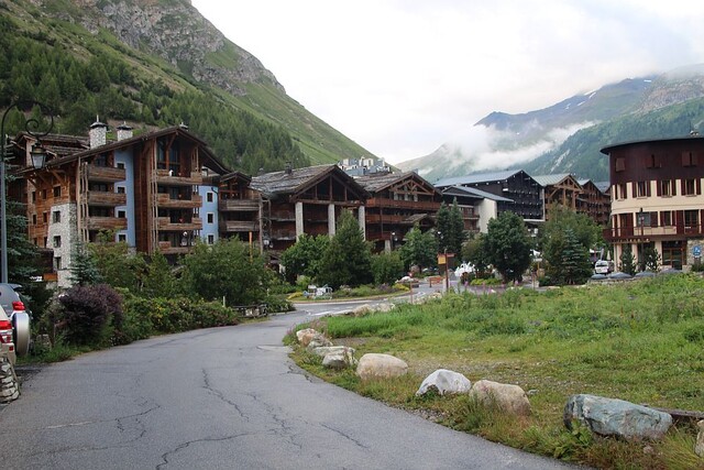 - Val d Isere versprüht den "Charme" einer typischen französischen Skistation