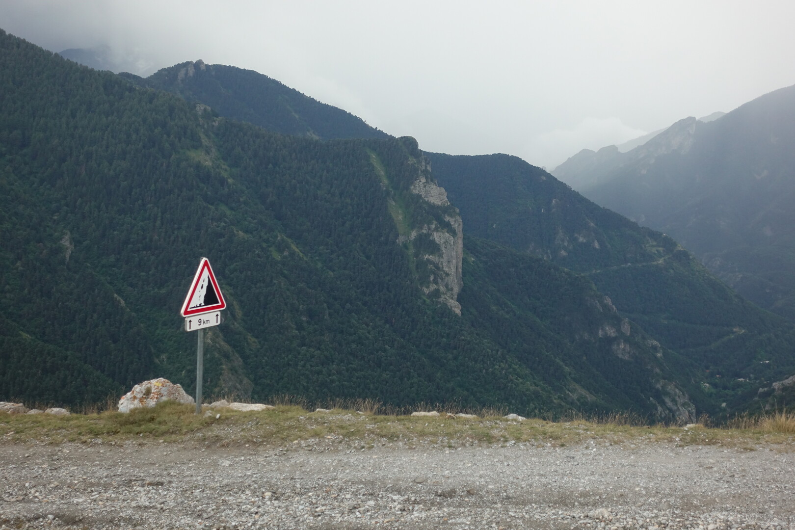 Passhöhe Colle di Tenda, direkt unterhalb der Passhöhe ist der Schotter am tiefsten.