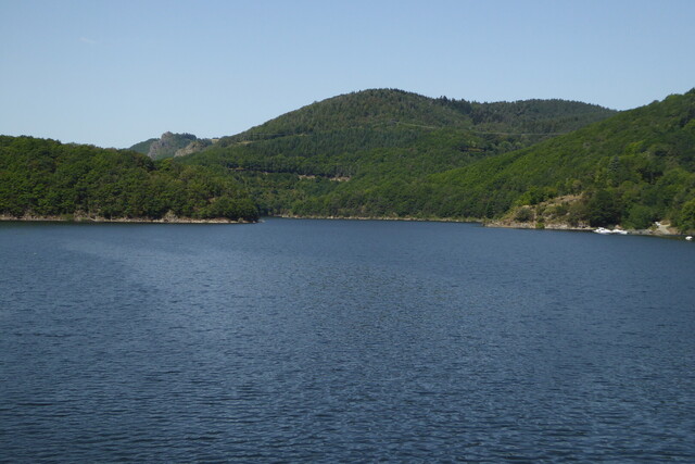 Lac du Barrage de Sarrans.