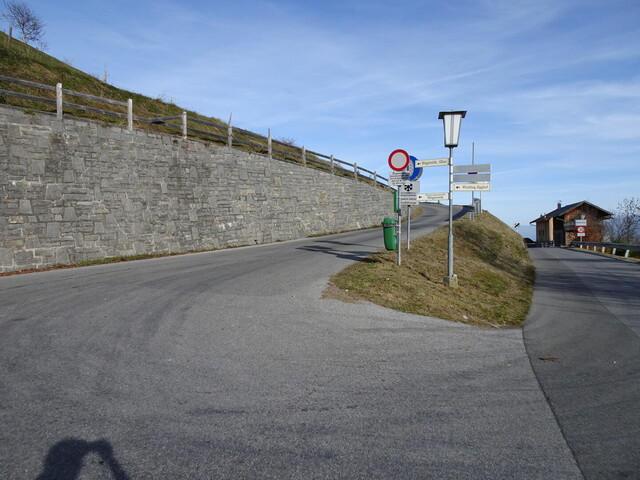 Abzweig Panoramastraße Stigelreith in Oberperfussberg