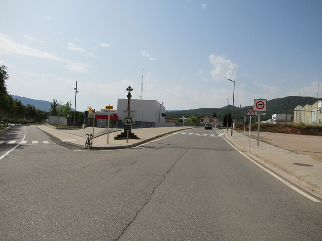 Montblanc links altet Straße Richtung Vilaverd