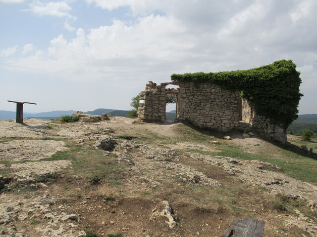 La Mussara-Ruinen an der Kante