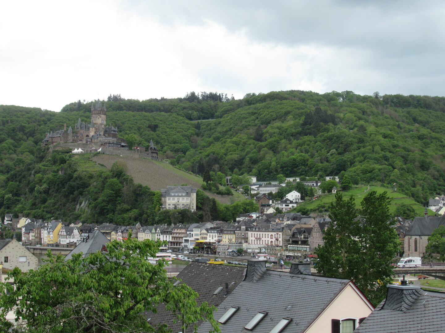 Blick auf Cochem und Reichsburg nach den ersten paar hundert Metern des Anstiegs