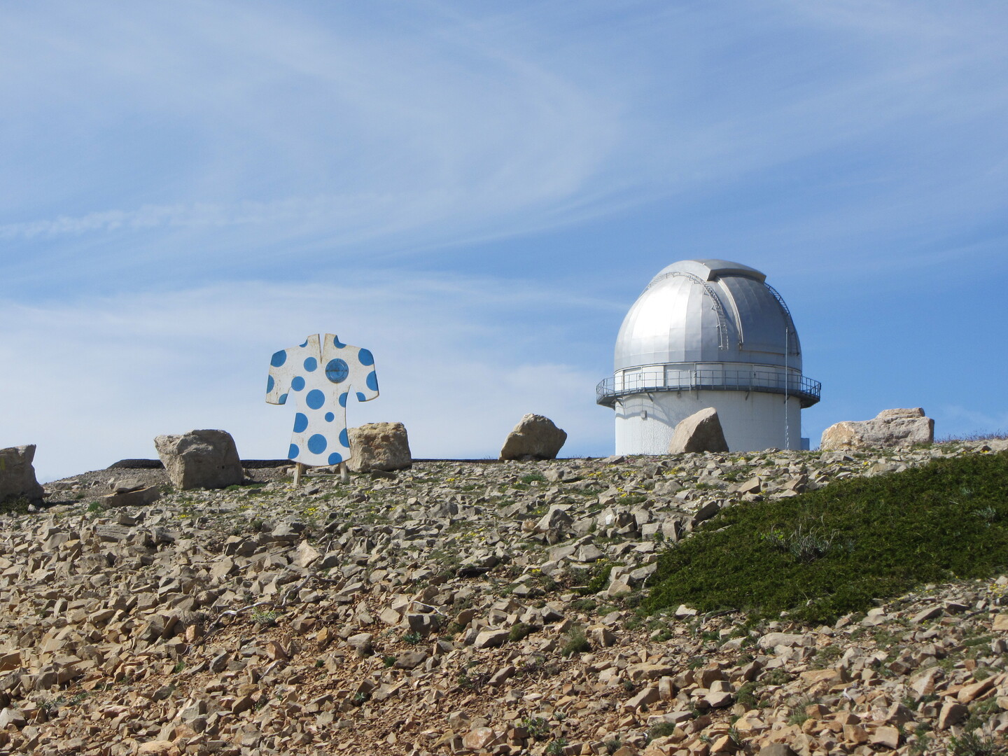 Das Observatorium mit dem Vuelta-Bergtrikot.