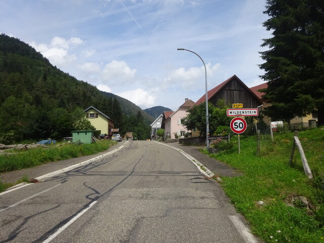 Dorfeinfahrt von Wildenstein; ab hier geht's bergauf