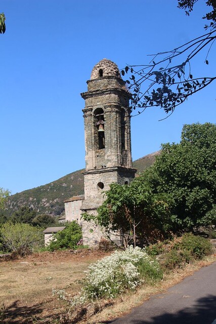 Turm der Kirche San Mamilianu in Scolca...