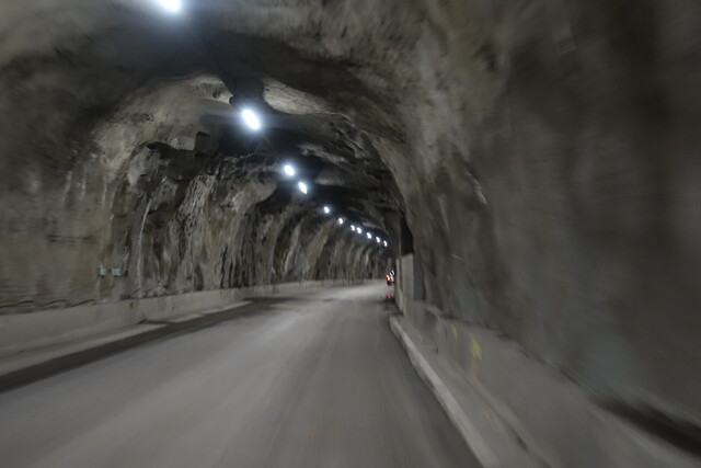 Die Tunnels zum Iséran aus Richtung Norden sind heute glücklicherweise alle beleuchtet.