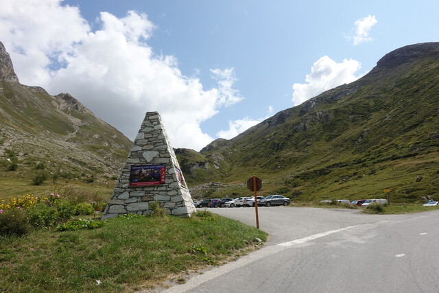 Der Wanderparkplatz. Ab hier kann man zum Lago Serrù am Nivolet wandern.
