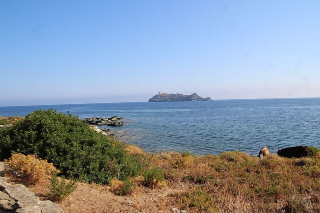 bei Barcaggio am Cap Corse mit Blick auf die Insel Giraglia