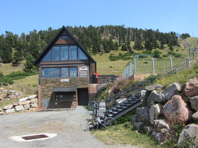 Die Skistation ist relativ neu bzw. renoviert.