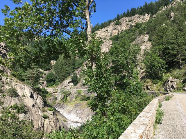 Col de Mezilhac (S) Planschbecken im Flussbett der Volane neben der D578 (IMG 0565).