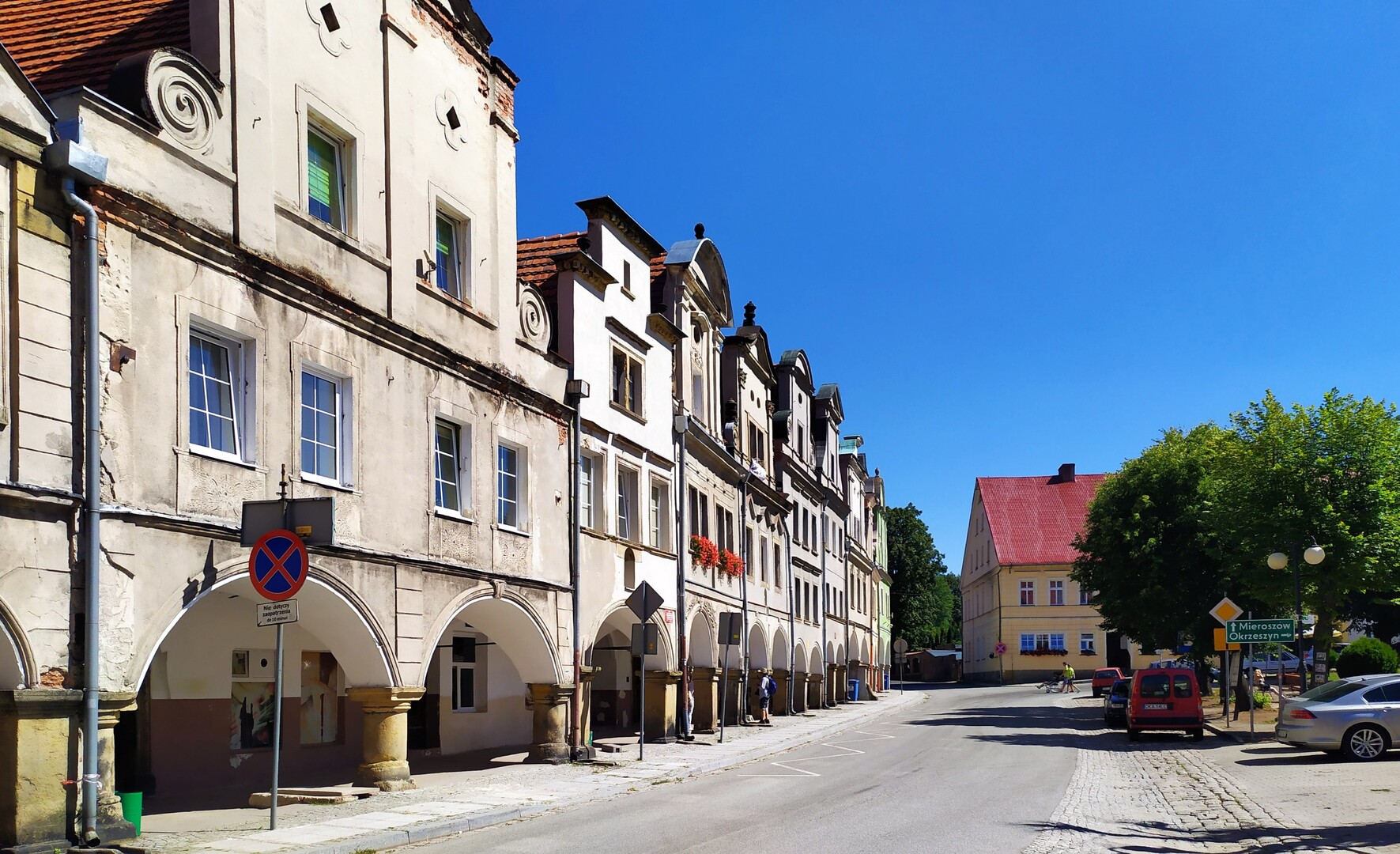 Chelmsko Slaskie, früher Schömberg/Niederschlesien: Marktplatz - Laubenganghäuser aus dem 18. Jahrhundert - Photo © SailingAnarchy.de 2020