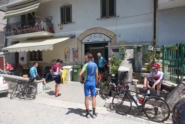 Sehr guter caffè in der Bar Zazza in Colli di Montebove.